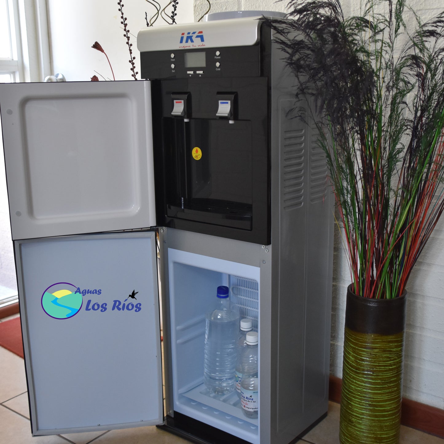 Dispensador configurable de agua fria y caliente con compresor IKA